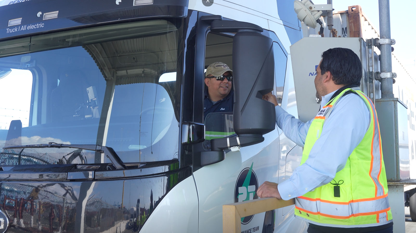 clean Truck Express Lane Opens at Pier 400 Los Angeles APM Terminals