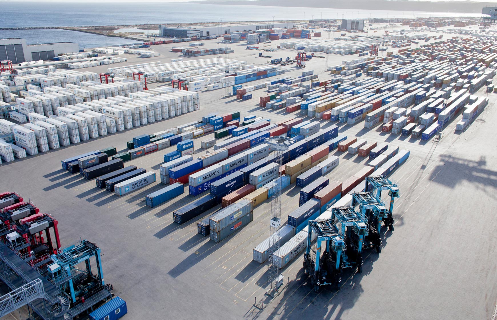 Storage And Warehousing APM Terminals