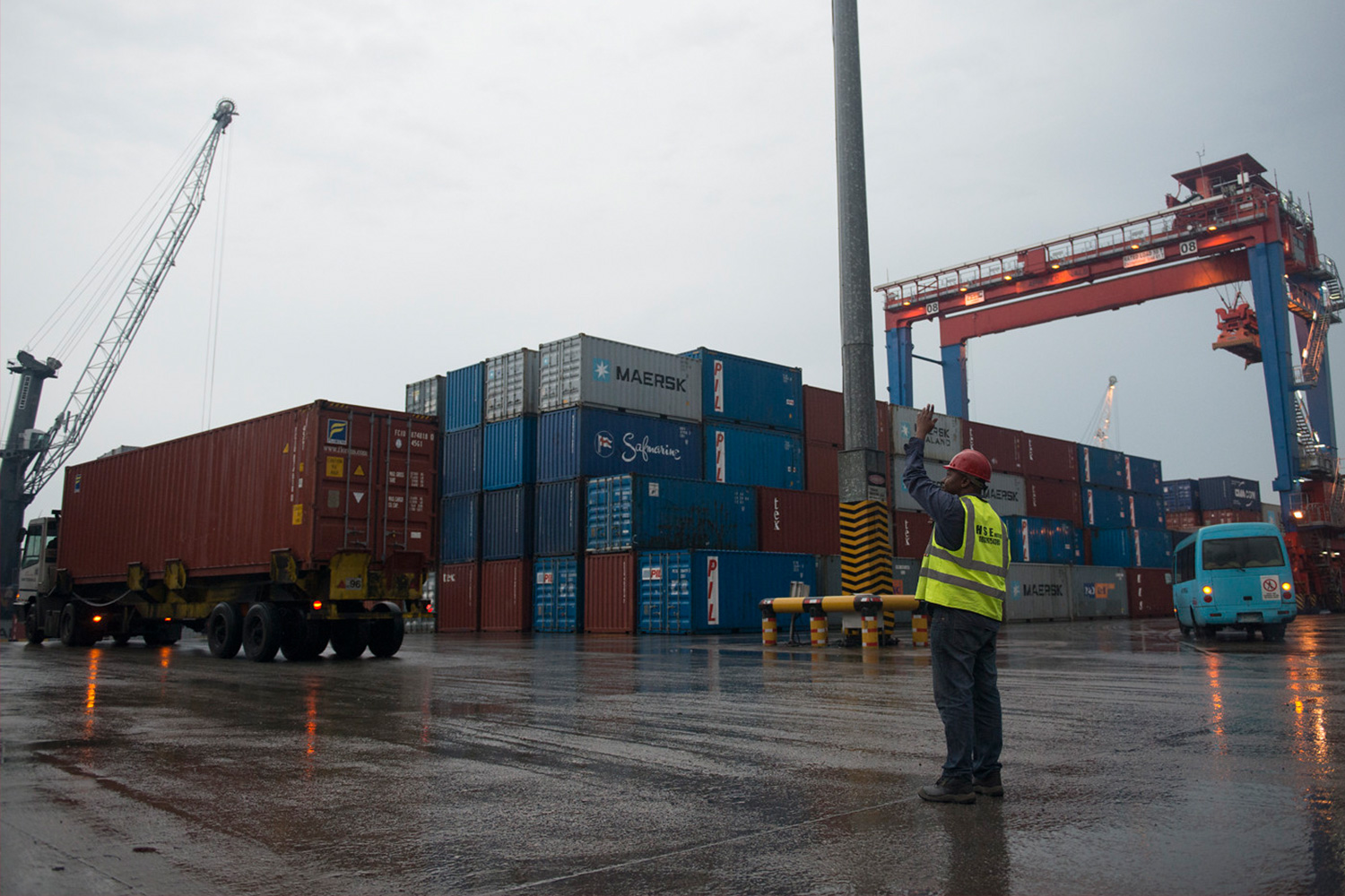 APM Terminals Apapa donates 1 000 pieces of PPE to truck drivers