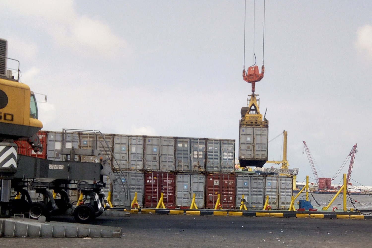 Barge berthing APM Terminals Apapa, Nigeria