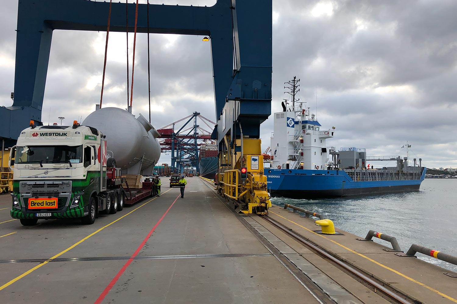 General cargo vessel handling first for break bulk at APM