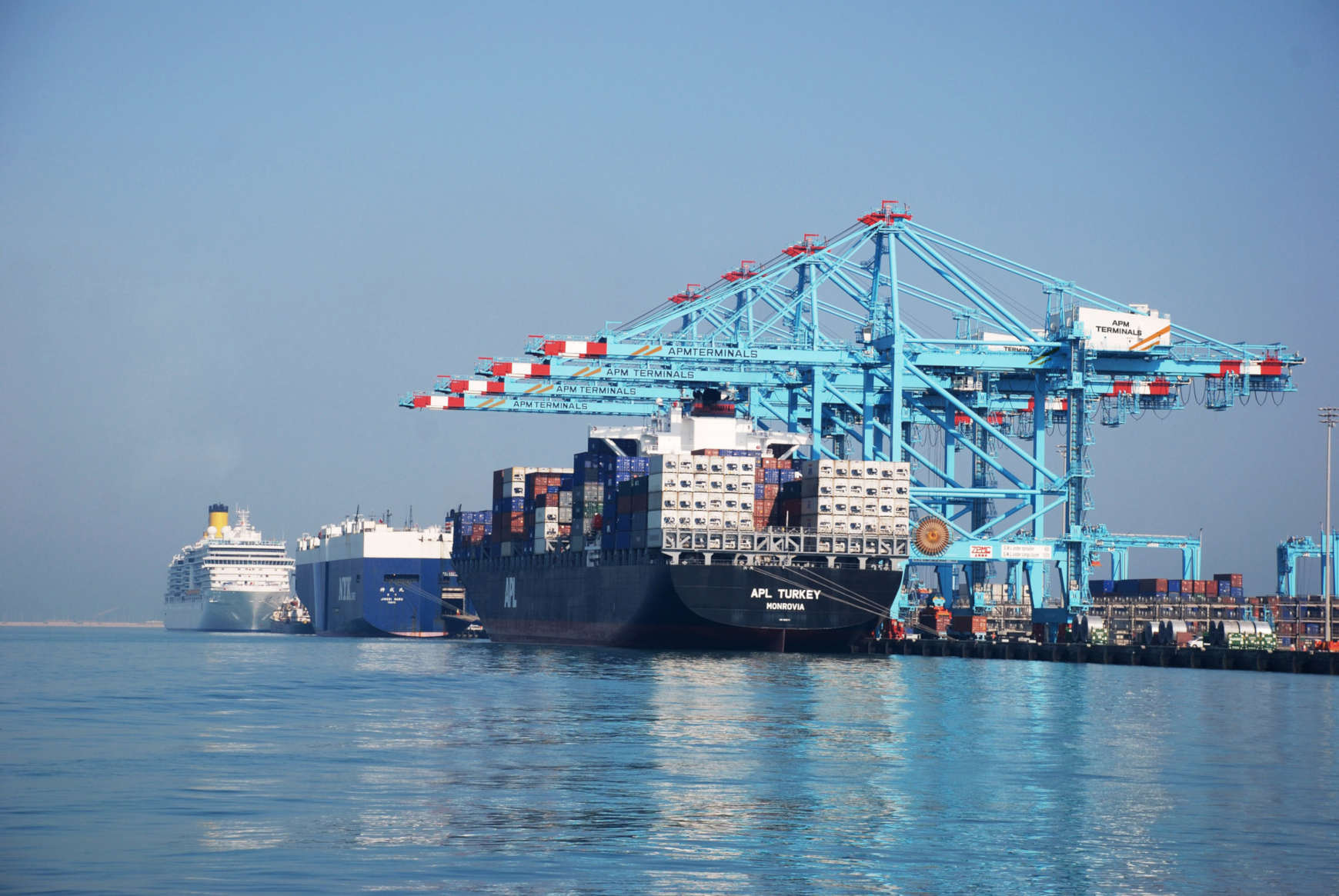 Global Sea to Air Hub cuts customs time and costs at APM Terminals