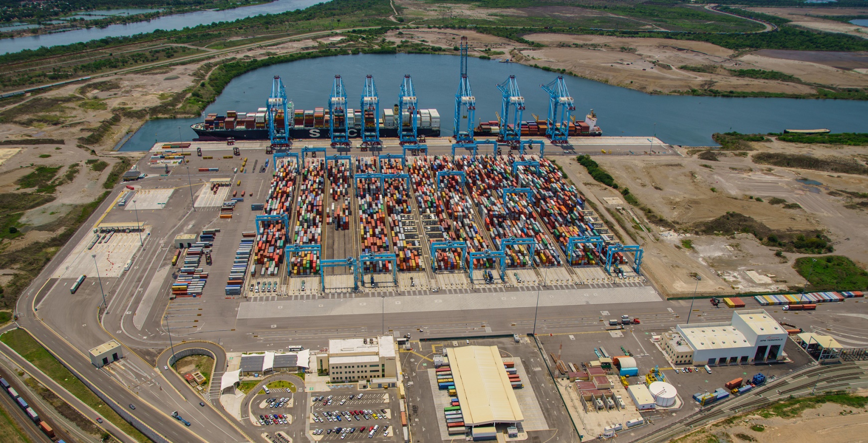 A dos a os del inicio de operaciones APM Terminals fortalece su