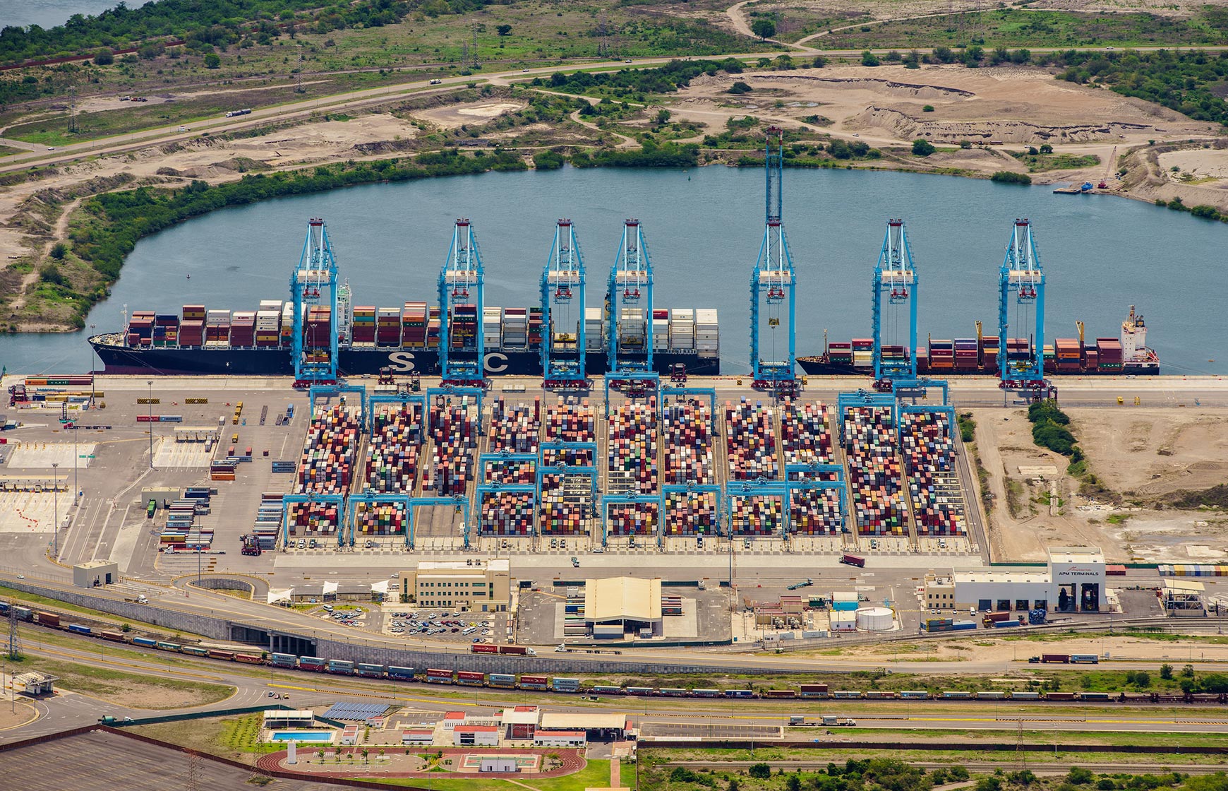 L zaro C rdenas APM Terminals